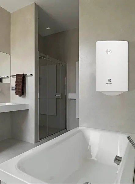 Водонагреватель Electrolux EWH 80 Quantum Pro 1.5 кВт, погружной ТЭН, белый